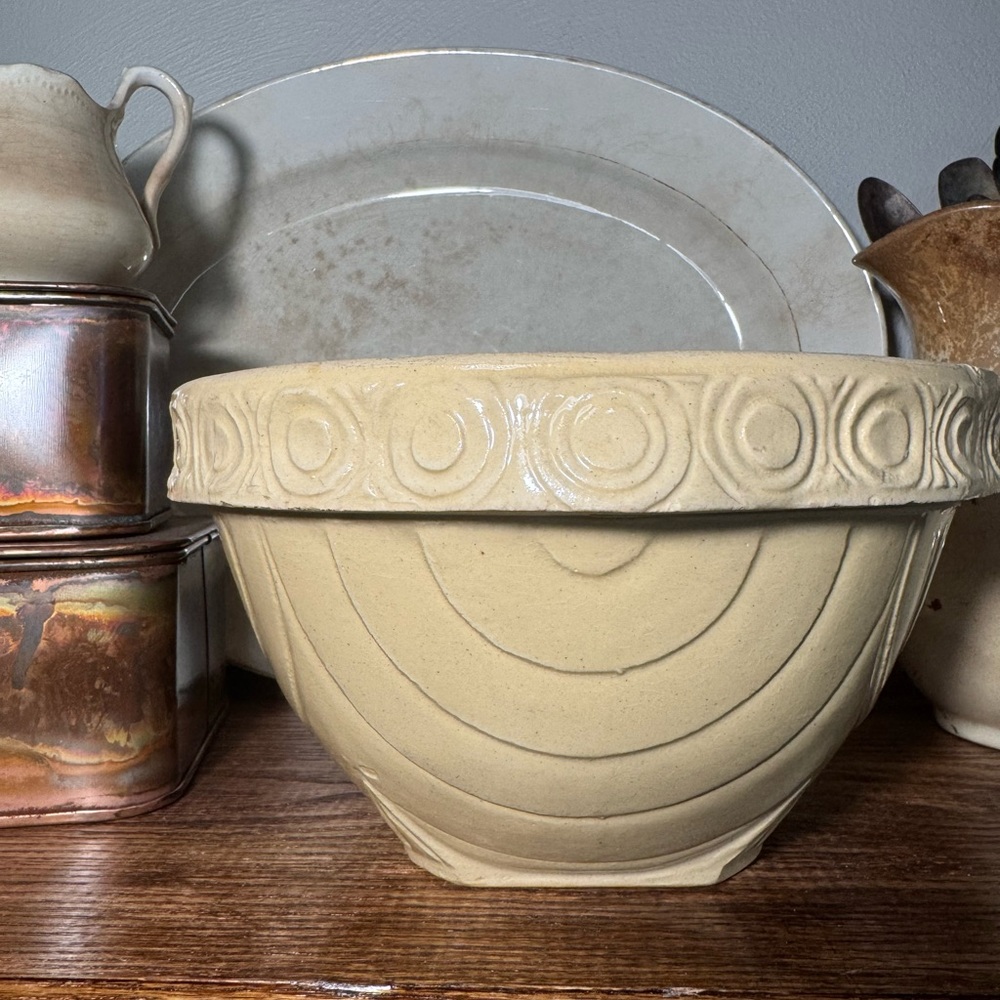 Stoneware Batter Bowl with Pouring Spout - Picture 6 of 16